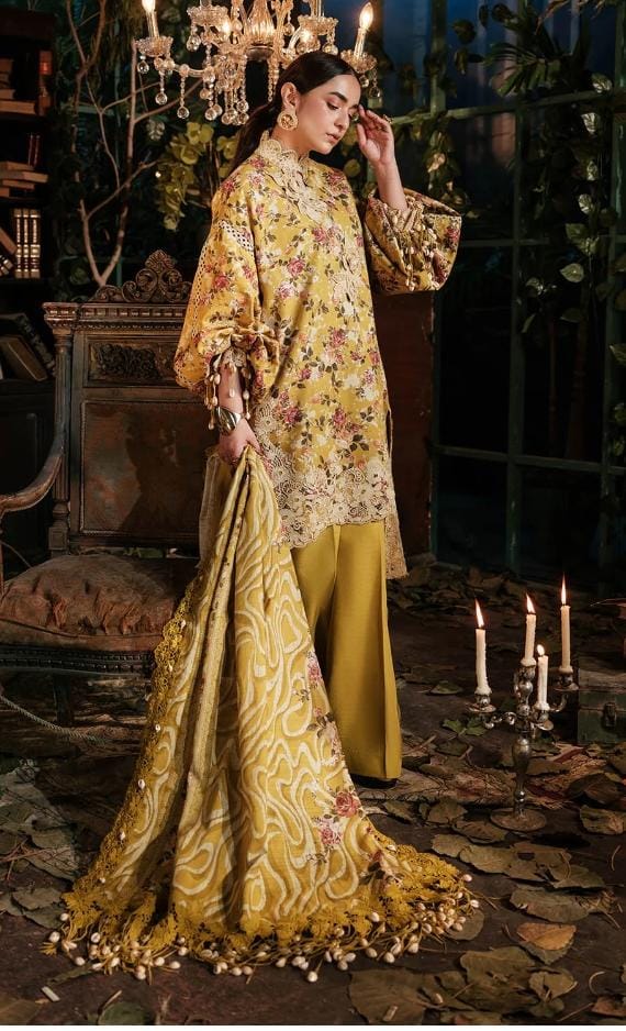 Golden Bloom – A Tale of Vintage Elegance